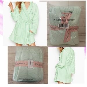 Victoria's Secret Cozy Plush Short Robe